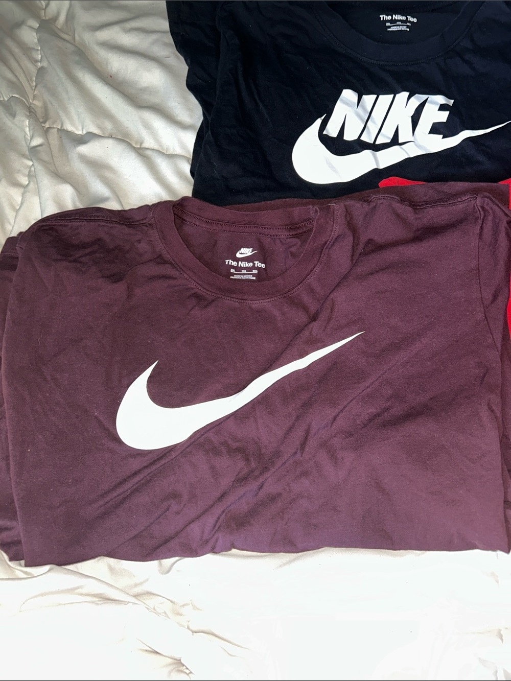 Nike T-Shirt Bundle in Maroon, Black, Red - Picture 3 of 7